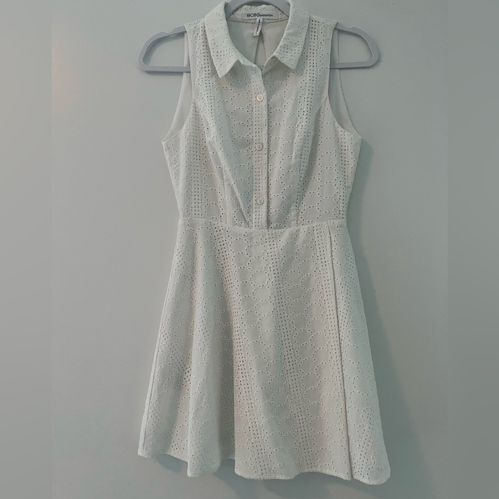 Perfect summer to fall transition collared dress with back cutout